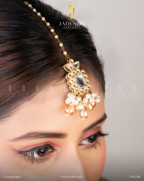 The Sohni Saaj Choker Set with Tika